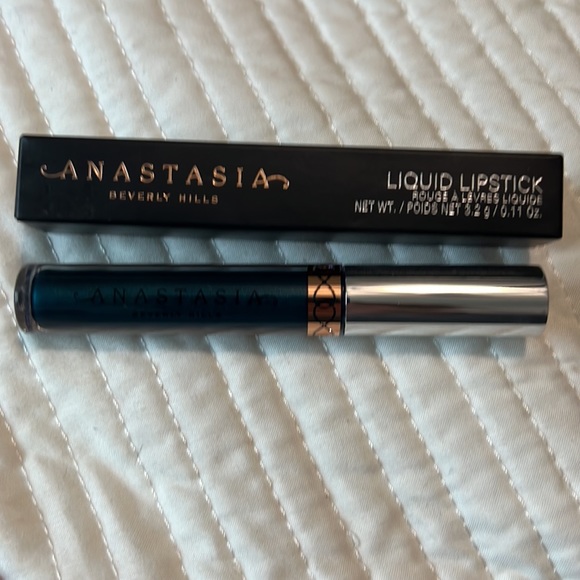 Anastasia Liquid lipstick Requiem - Picture 4 of 4